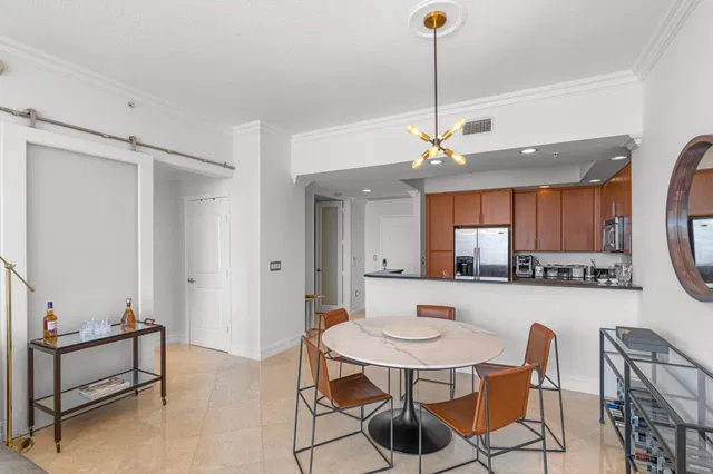 Two City Plaza Unit 818 photo 9