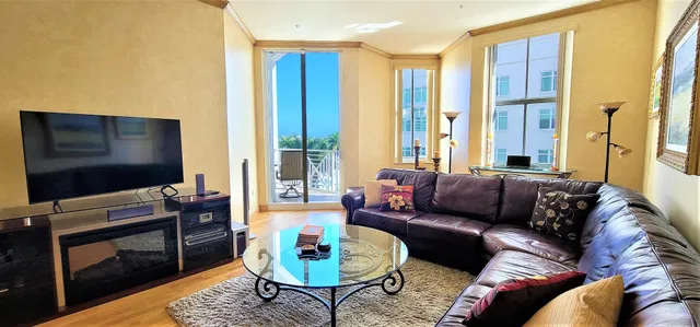 The Strand Unit 407 photo 8