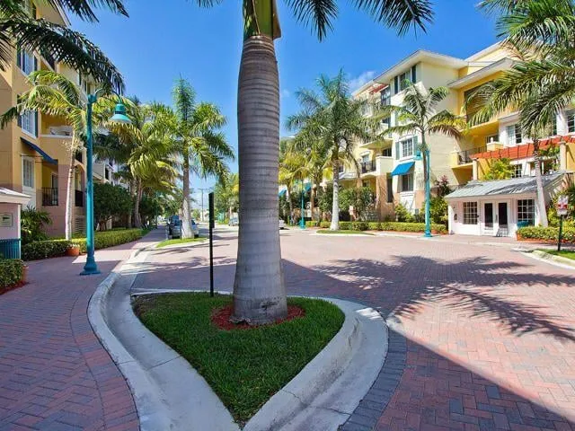 Pineapple Grove Village Condominiums Unit 1417 photo 2