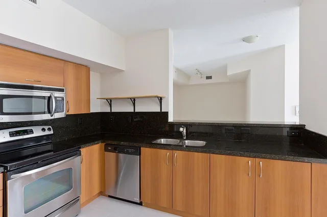 Pineapple Grove Village Condominiums Unit 1417 photo 9