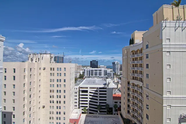 The Strand Unit 1421 photo 2