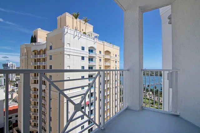 The Strand Unit 1421 photo 3