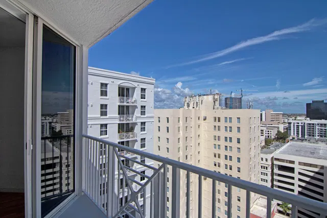 The Strand Unit 1421 photo 4