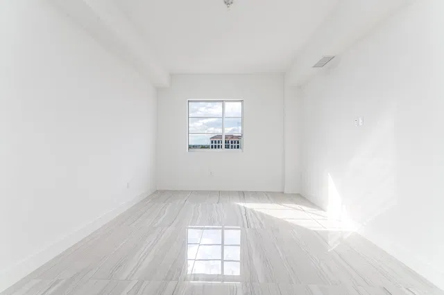 Tower 155 Unit 724 photo 8