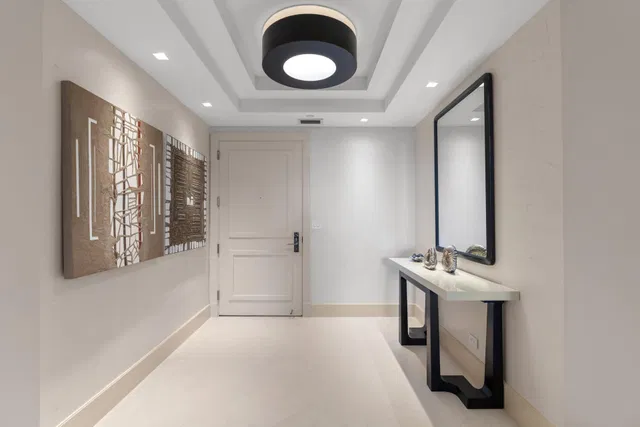 Dunster House Palm Beach Unit 3b photo 2