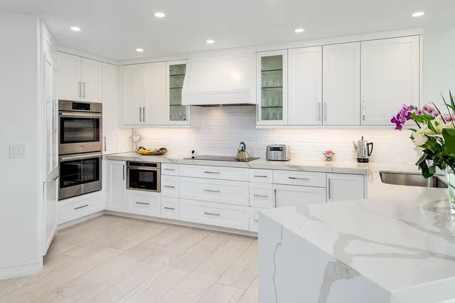 Sloan's Curve Palm Beach Unit 204s photo 6