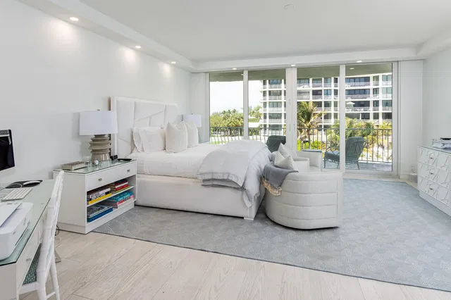 Sloan's Curve Palm Beach Unit 204s photo 10