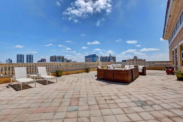 The Metropolitan Unit 207 photo 10
