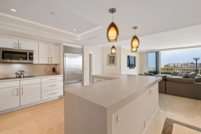 Sloan's Curve Palm Beach Unit 606s photo 6