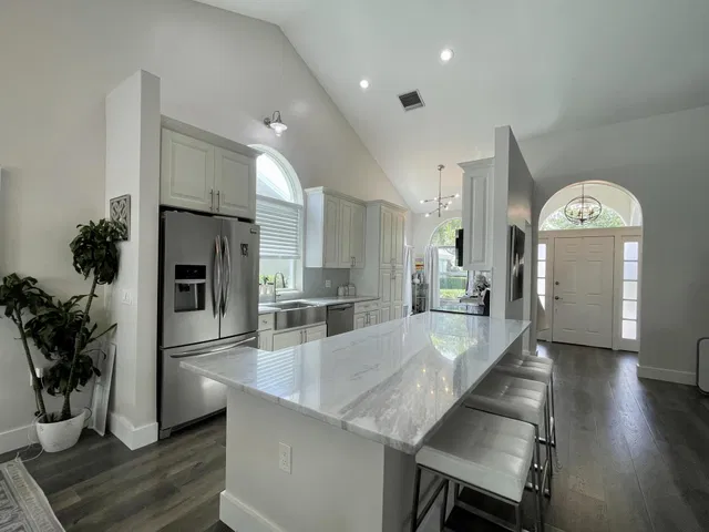  Residence photo 6