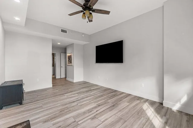 The Whitney Unit 807 photo 8
