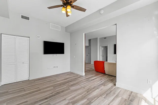 The Whitney Unit 807 photo 17
