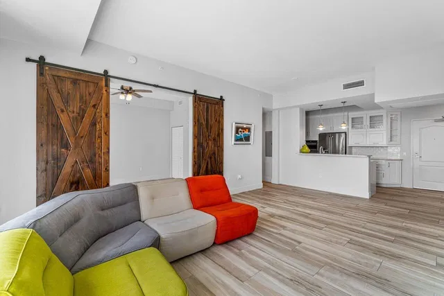 The Whitney Unit 807 photo 19