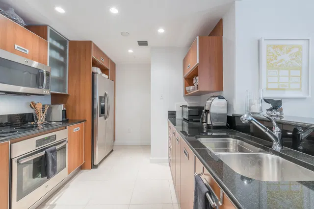 The Whitney Unit 530 photo 3