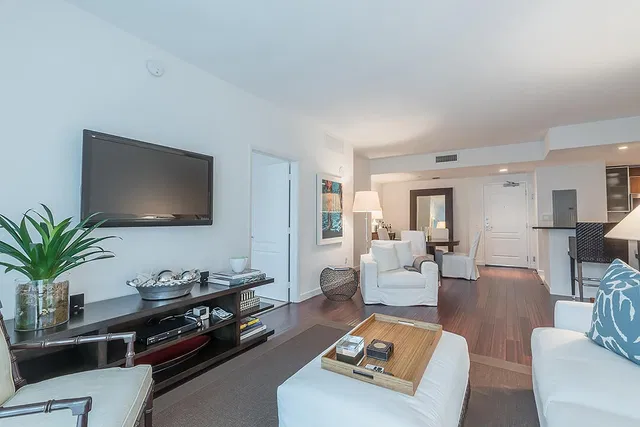 The Whitney Unit 530 photo 6