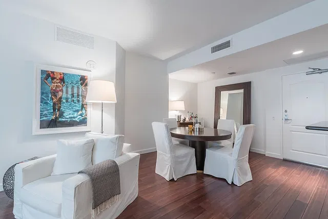 The Whitney Unit 530 photo 8