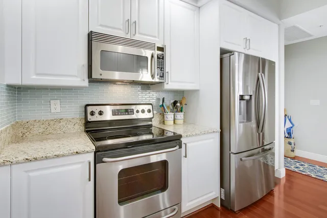 One City Plaza Unit 1111 photo 3