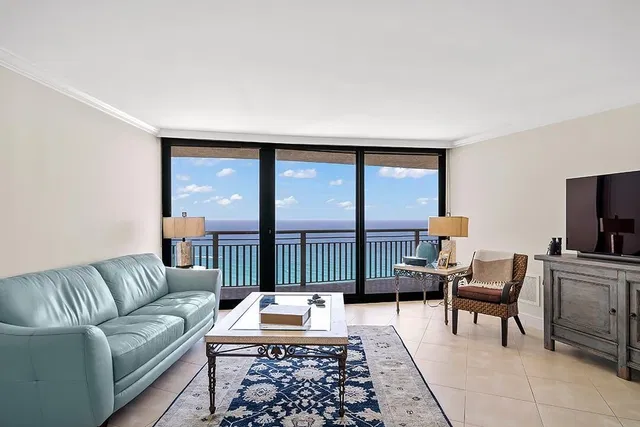 Tiara Singer Island Unit 33e photo 5