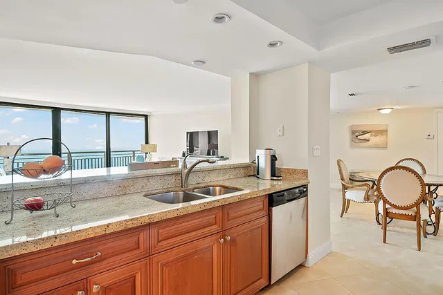 Tiara Singer Island Unit 33e photo 7