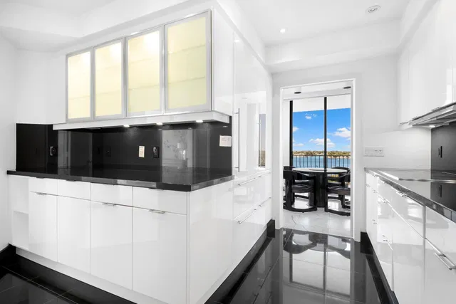Sloan's Curve Palm Beach Unit 406n photo 14