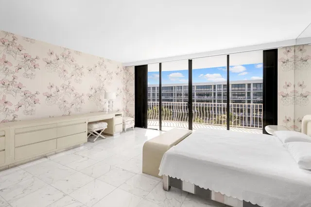 Sloan's Curve Palm Beach Unit 406n photo 17