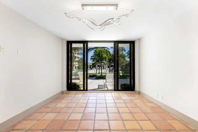 Sloan's Curve Palm Beach Unit 406n photo 36