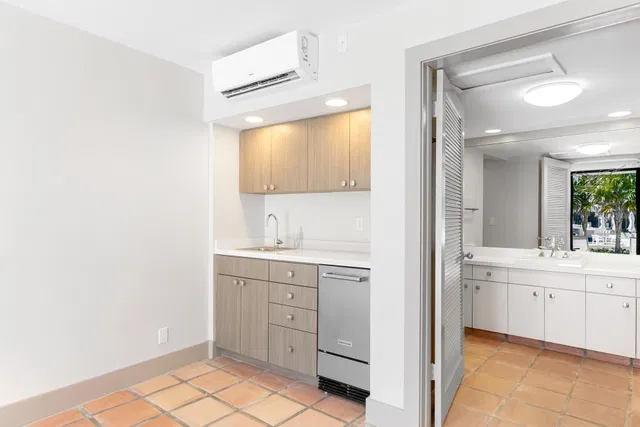 Sloan's Curve Palm Beach Unit 406n photo 37
