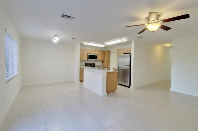  Residence photo 4