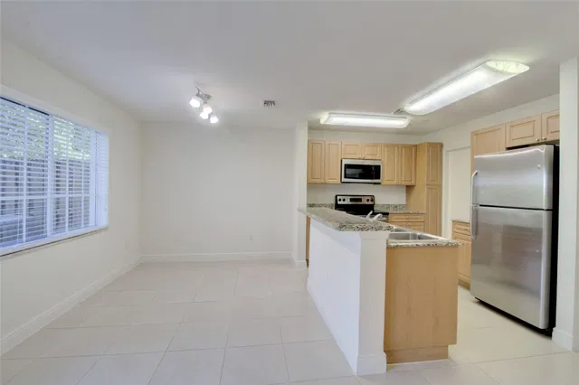  Residence photo 6