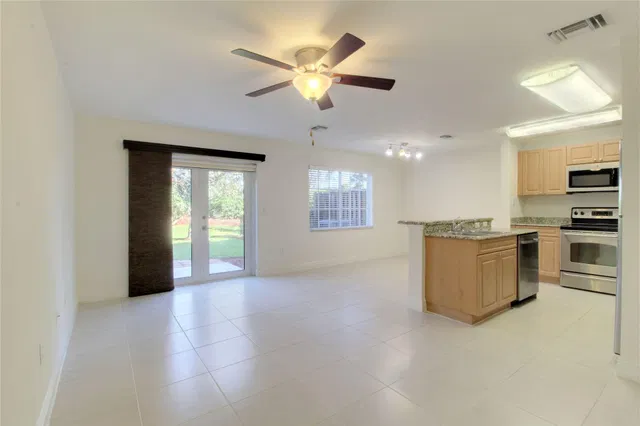 Residence photo 8