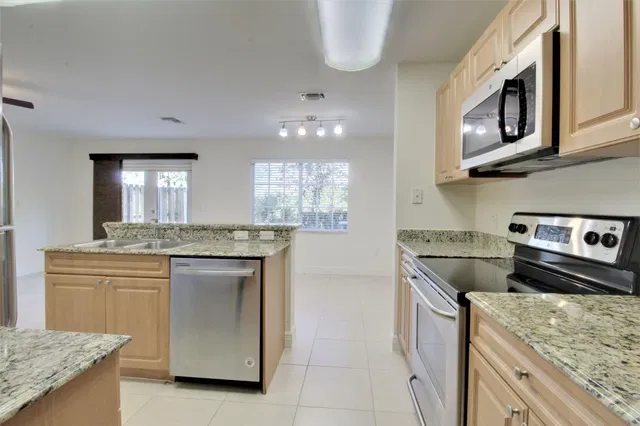  Residence photo 9