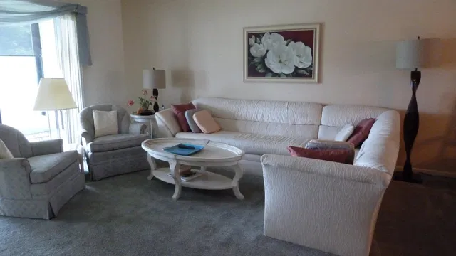 Unit 307 photo 4