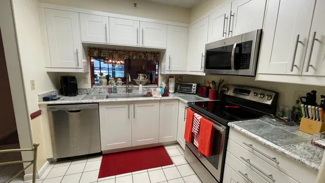 Unit 307 photo 6
