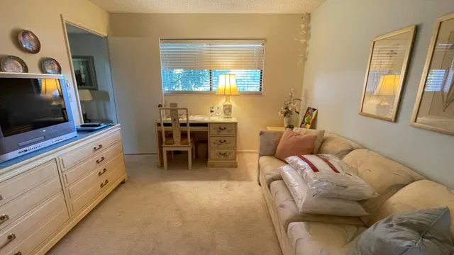 Unit 307 photo 8