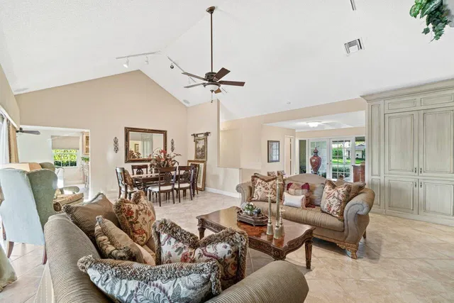 Boca Bath & Tennis Residence photo 9