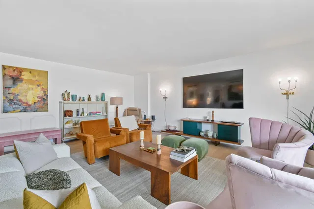 Winthrop House Condos Unit 401 photo 6