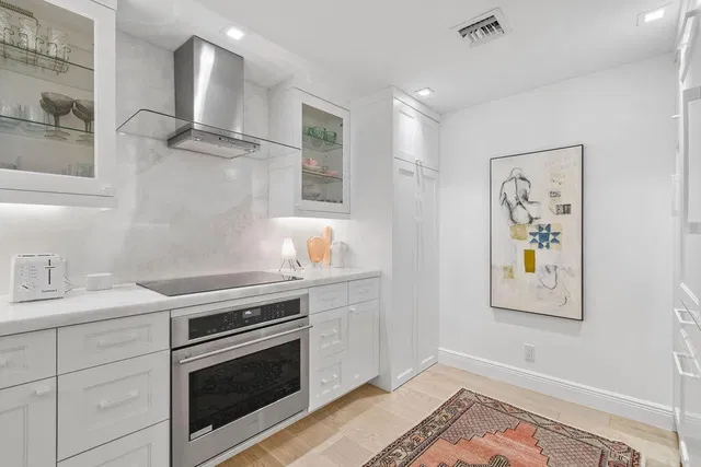 Winthrop House Condos Unit 401 photo 11