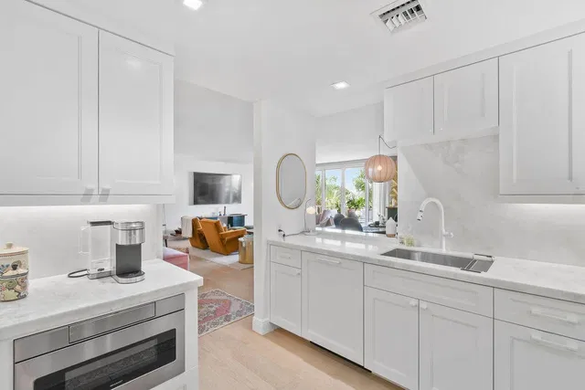 Winthrop House Condos Unit 401 photo 14