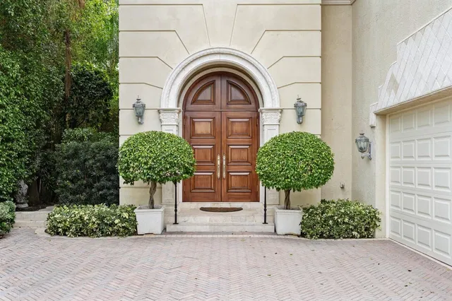 242 Everglade Avenue
