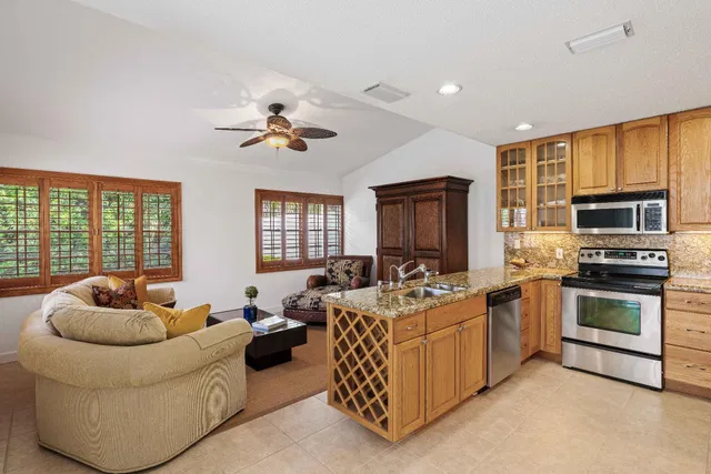  Residence photo 4
