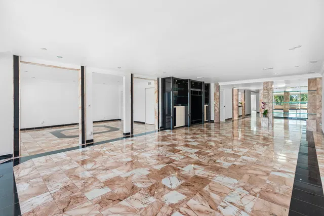 The Plaza of The Palm Beaches Unit Th2h photo 3