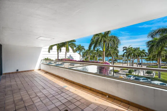 The Plaza of The Palm Beaches Unit Th2h photo 8