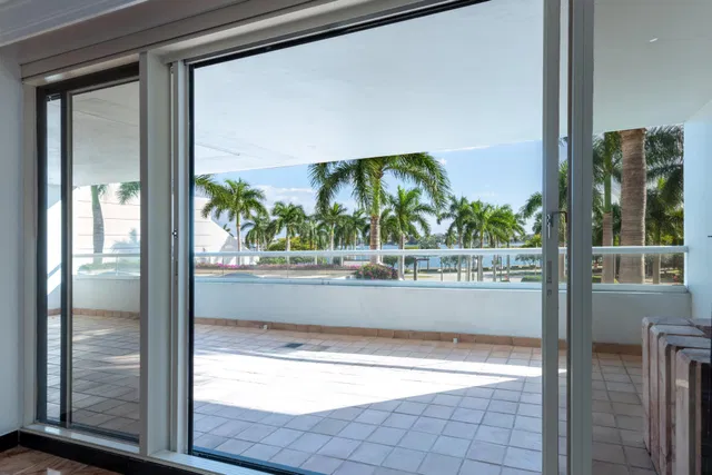 The Plaza of The Palm Beaches Unit Th2h photo 9