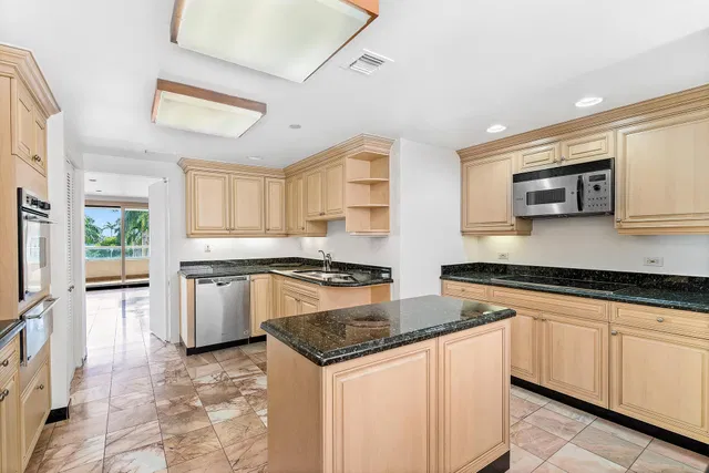 The Plaza of The Palm Beaches Unit Th2h photo 12