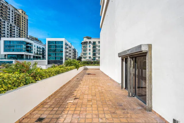 The Plaza of The Palm Beaches Unit Th2h photo 28