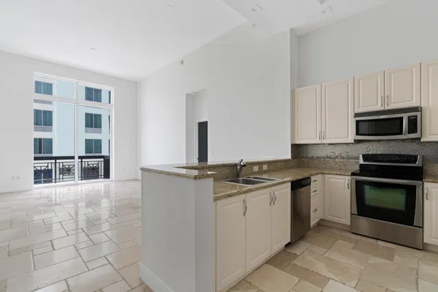 Two City Plaza Unit 212 photo 2
