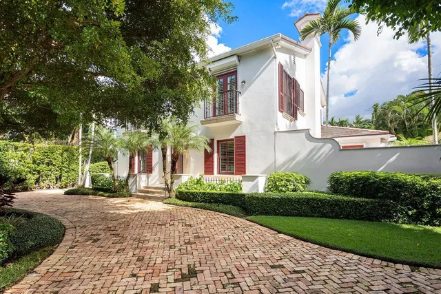 581 E Woods Road