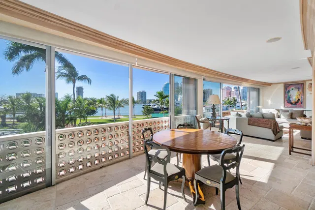 369 S Lake Drive #3e