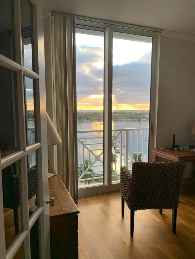 The Strand Unit 1204 photo 5