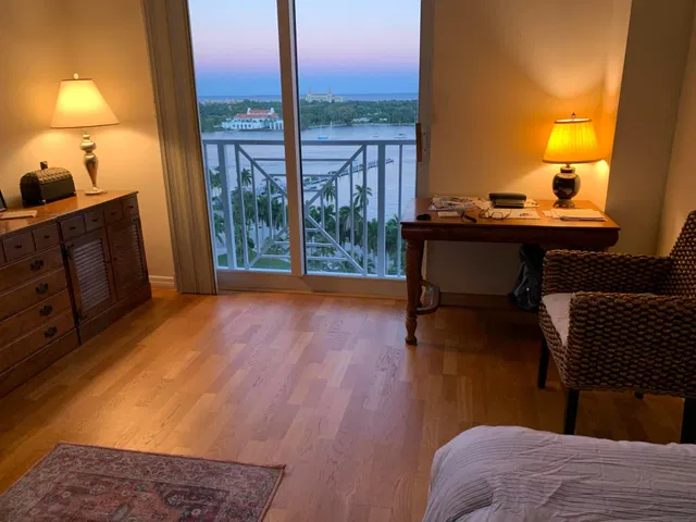 The Strand Unit 1204 photo 6